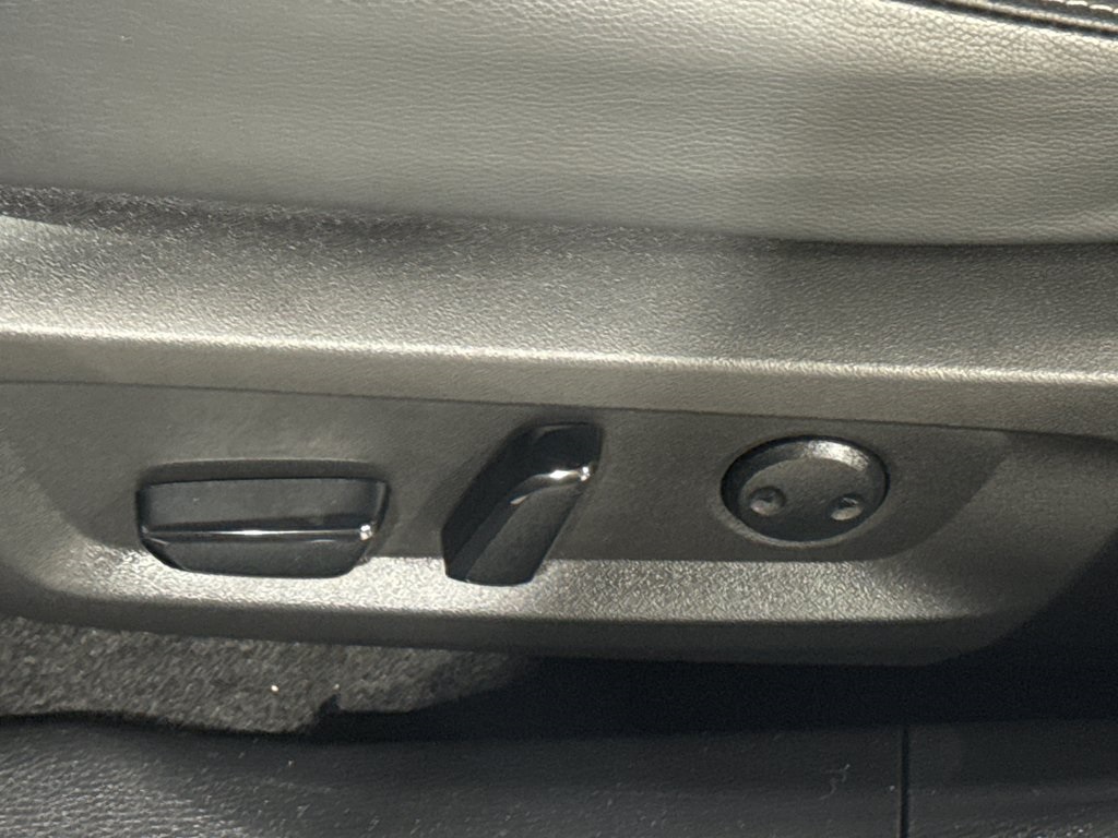 Vehicle image 30 of 47