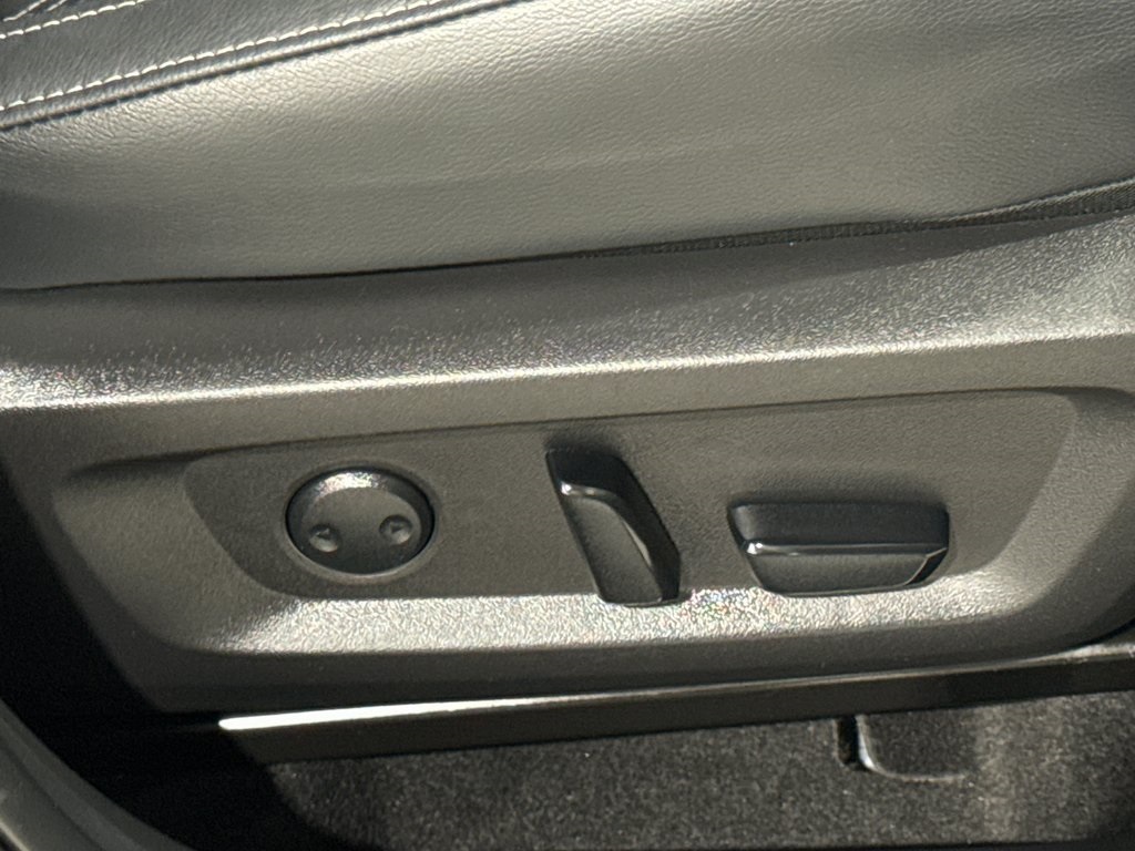 Vehicle image 32 of 47