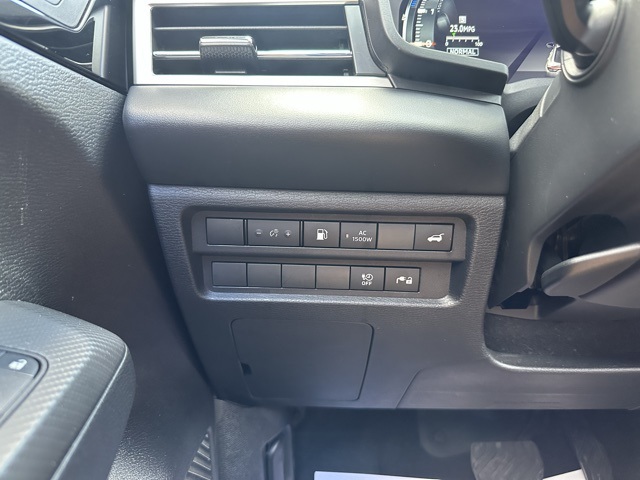 Vehicle image 17 of 51