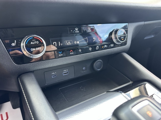 Vehicle image 27 of 51