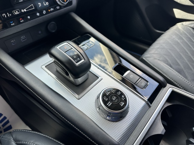 Vehicle image 26 of 51