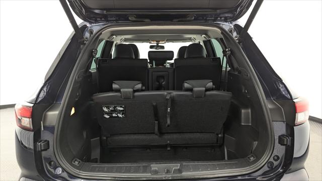 Vehicle image 19 of 42