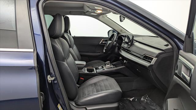 Vehicle image 23 of 42