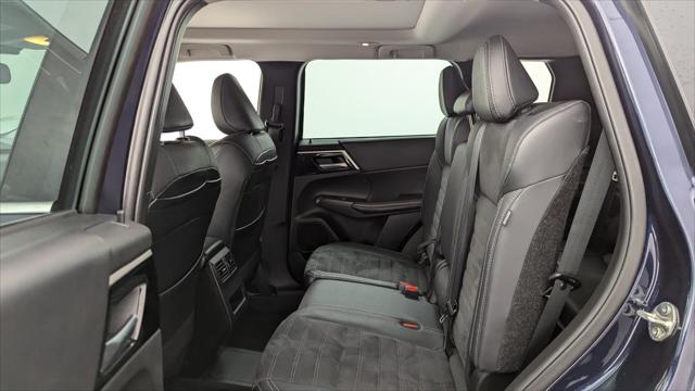 Vehicle image 18 of 42