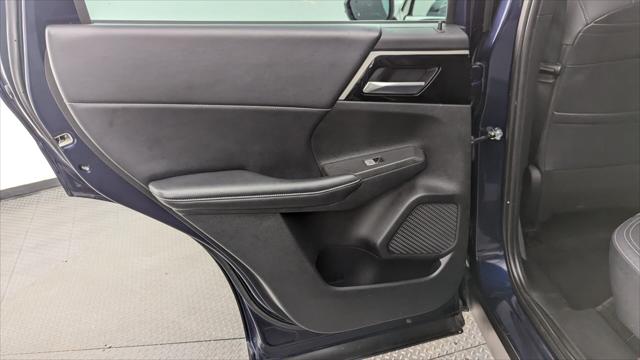 Vehicle image 17 of 42