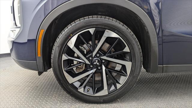 Vehicle image 32 of 42