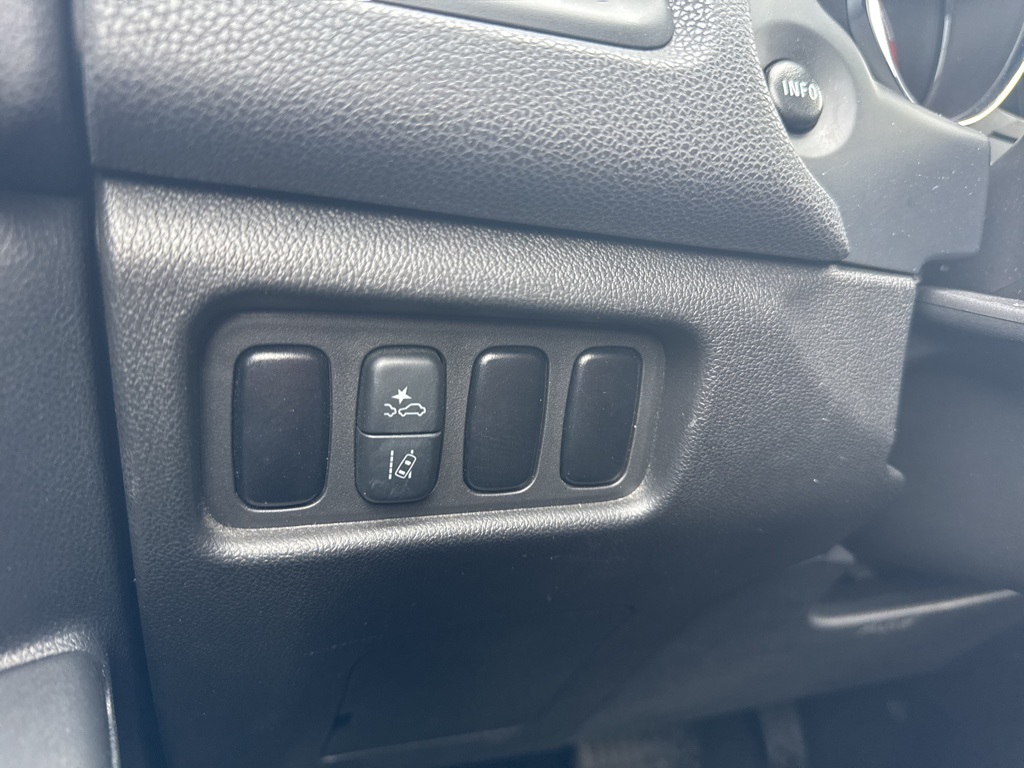 Vehicle image 10 of 22