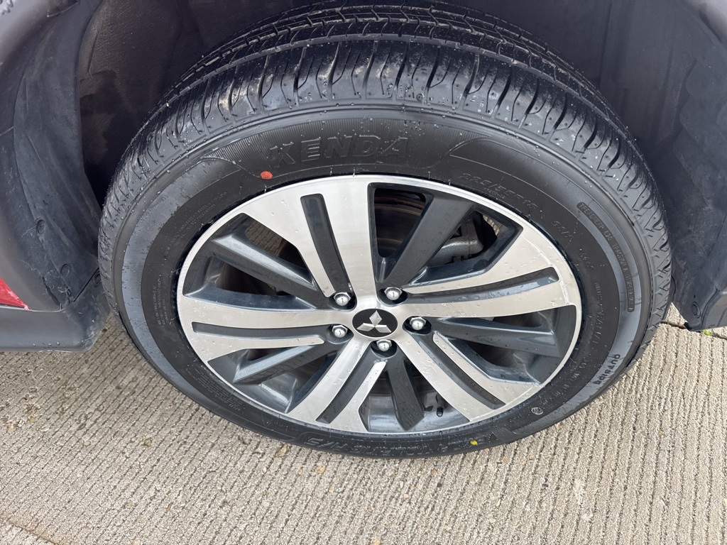 Vehicle image 9 of 22