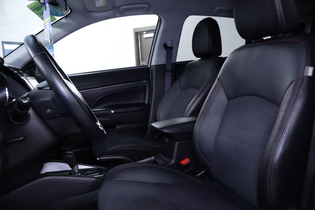 Vehicle image 13 of 34