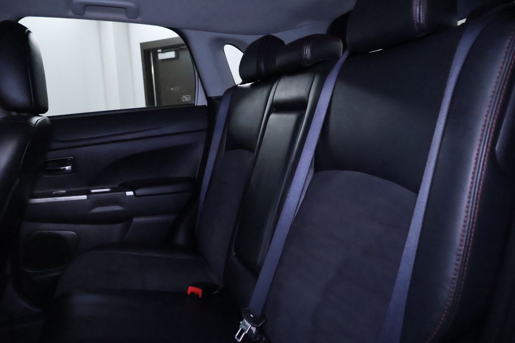 Vehicle image 12 of 34
