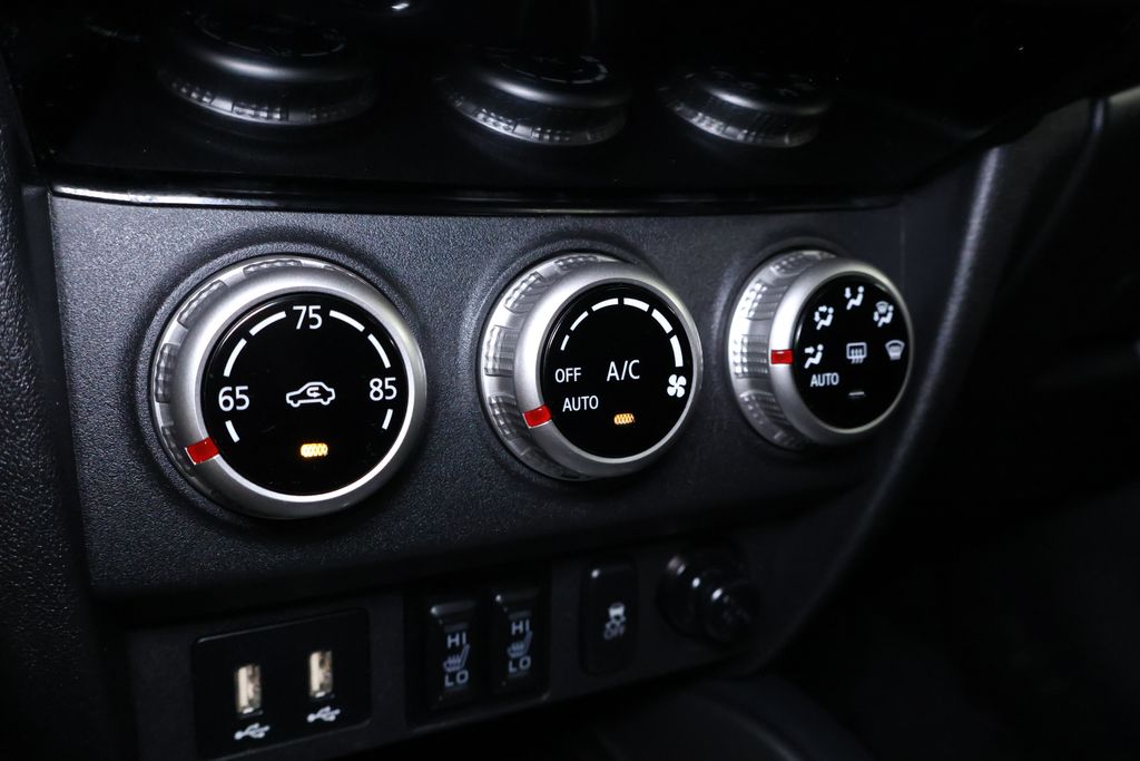 Vehicle image 27 of 34