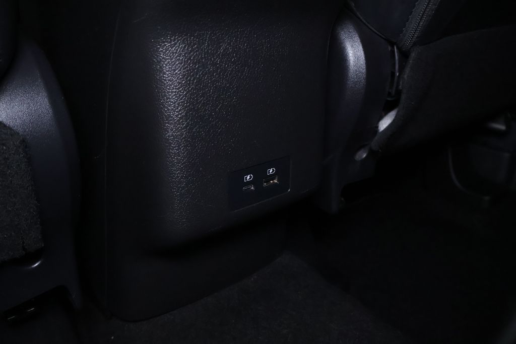 Vehicle image 28 of 34