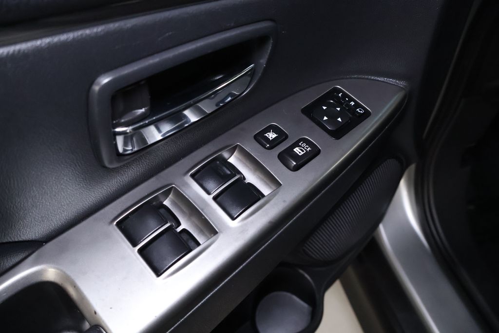 Vehicle image 21 of 34