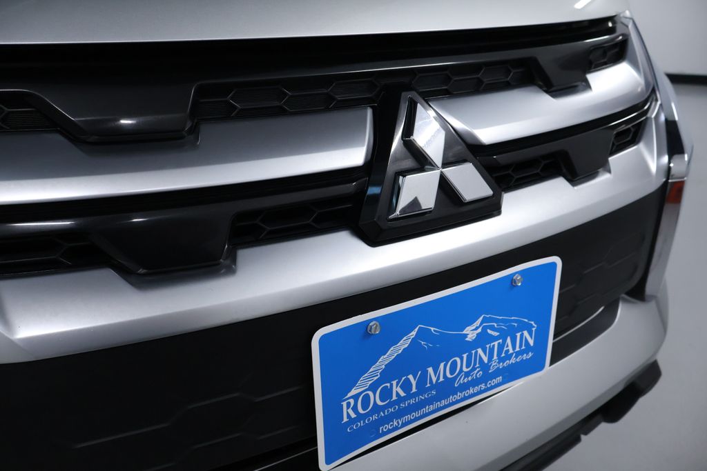 Vehicle image 26 of 34