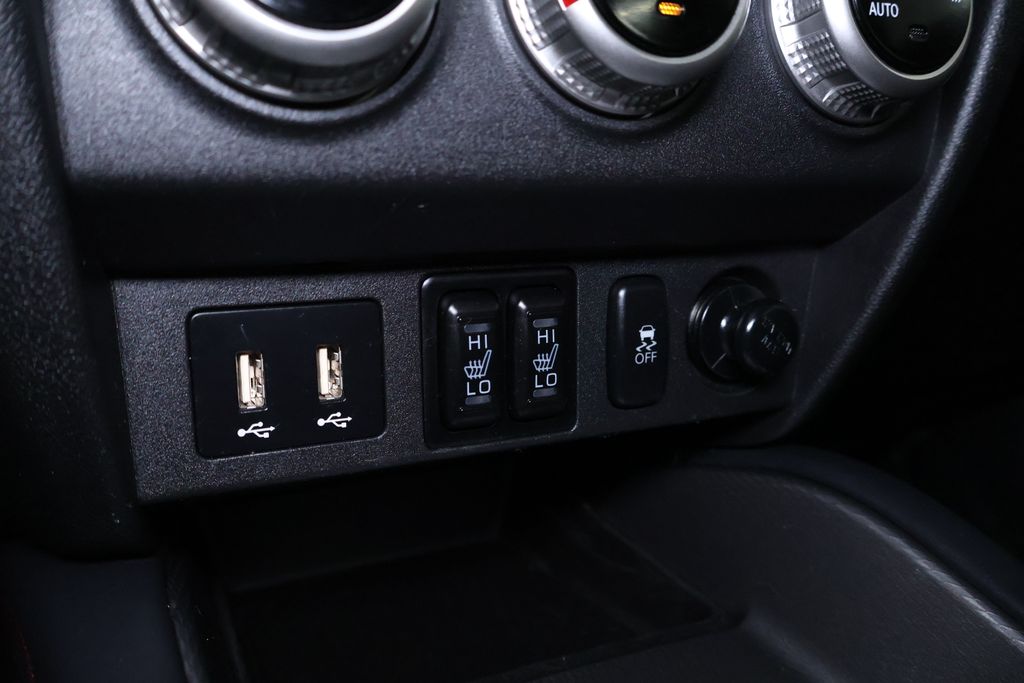 Vehicle image 29 of 34