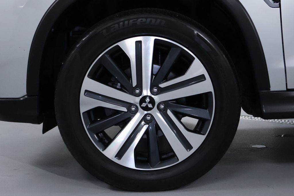 Vehicle image 9 of 34