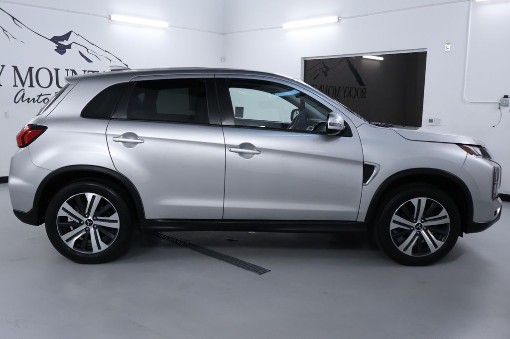 Vehicle image 4 of 34