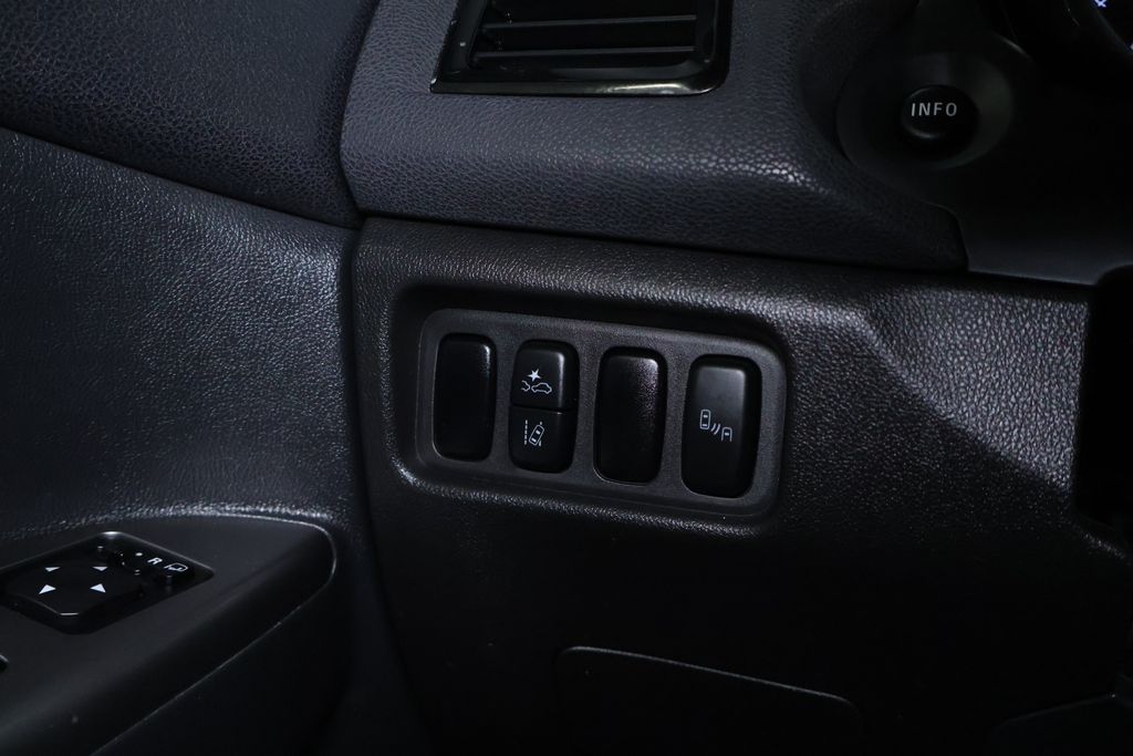 Vehicle image 20 of 34