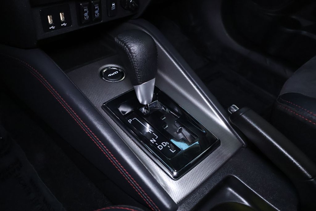 Vehicle image 18 of 34