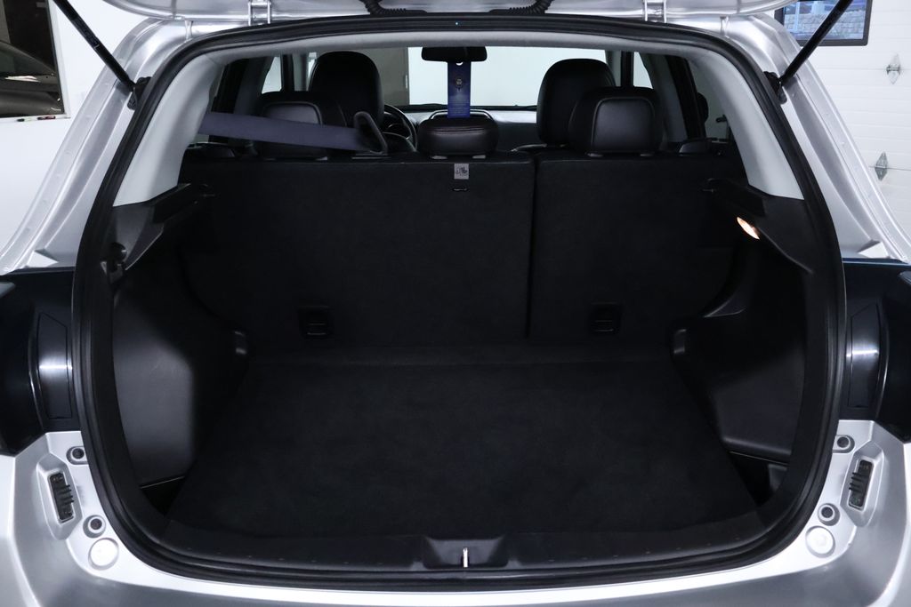 Vehicle image 10 of 34