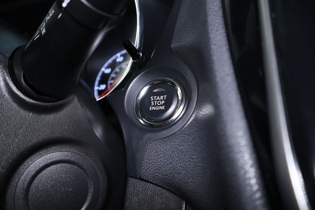 Vehicle image 32 of 34