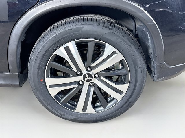Vehicle image 32 of 41