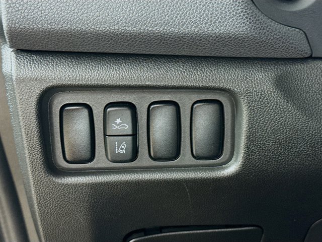 Vehicle image 11 of 41