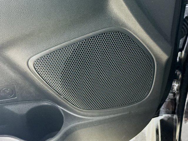 Vehicle image 21 of 41