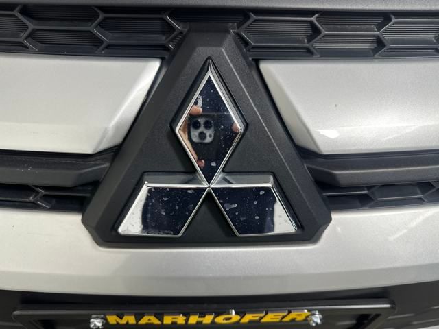 Vehicle image 9 of 27