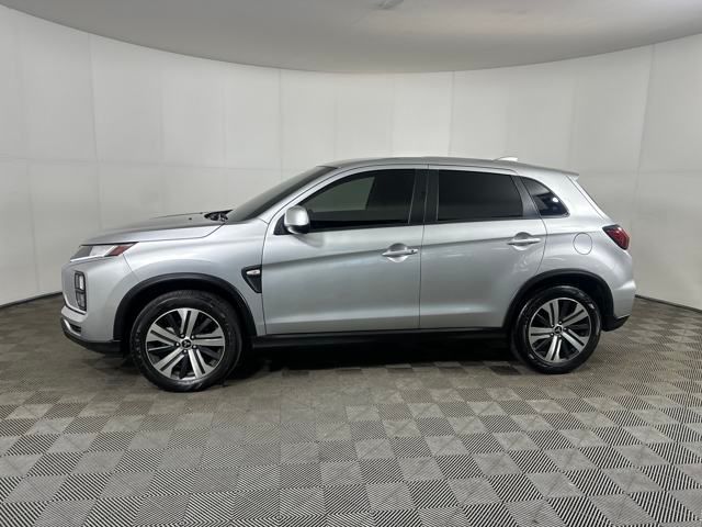 Vehicle image 8 of 27