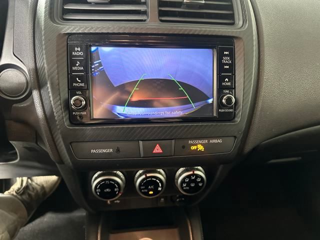 Vehicle image 21 of 27