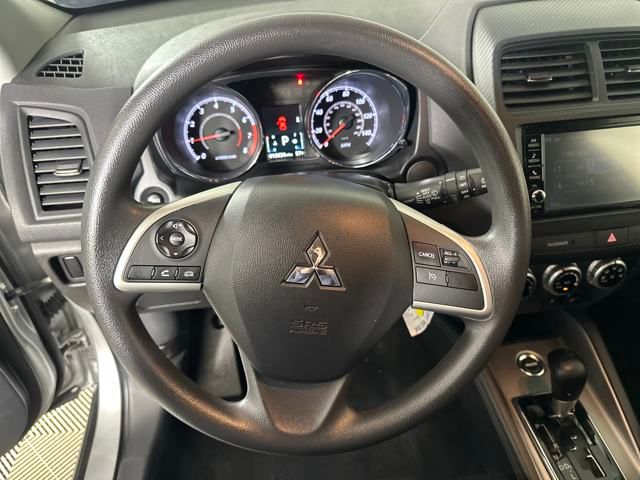 Vehicle image 14 of 27