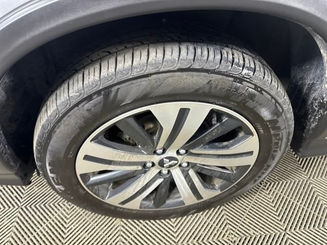 Vehicle image 10 of 27