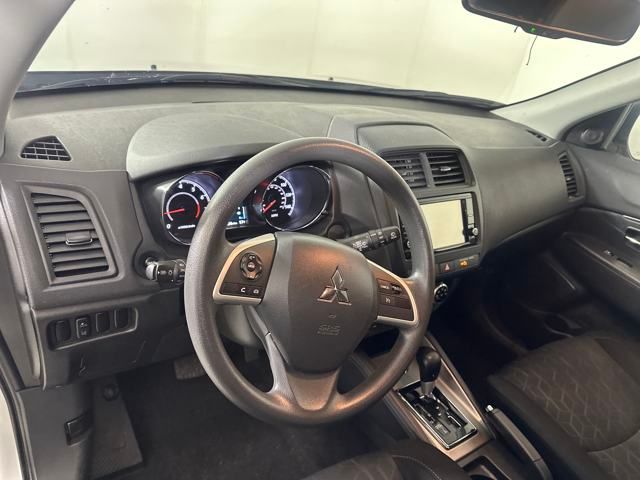 Vehicle image 13 of 27