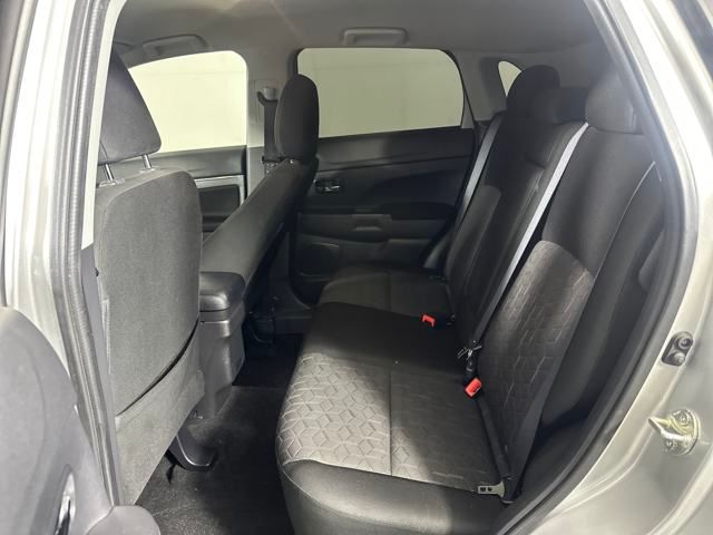 Vehicle image 23 of 27