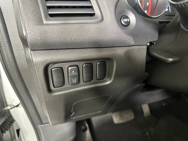 Vehicle image 18 of 27