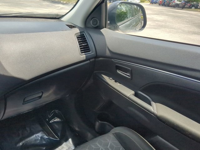 Vehicle image 17 of 26