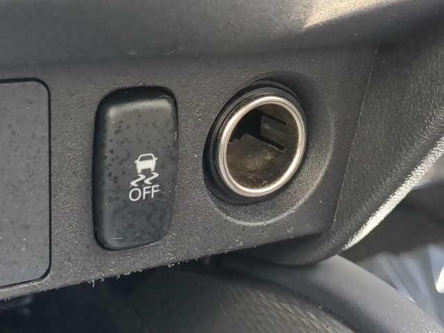 Vehicle image 21 of 26