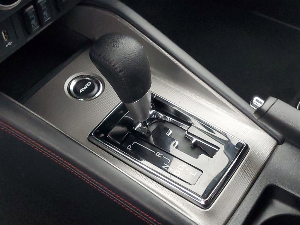 Vehicle image 21 of 31