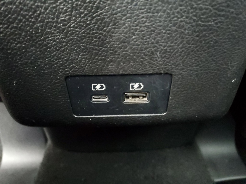 Vehicle image 25 of 31