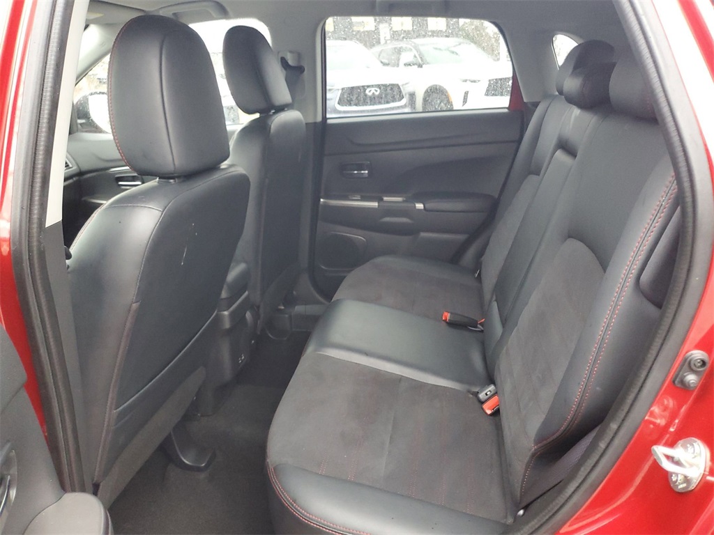 Vehicle image 13 of 31