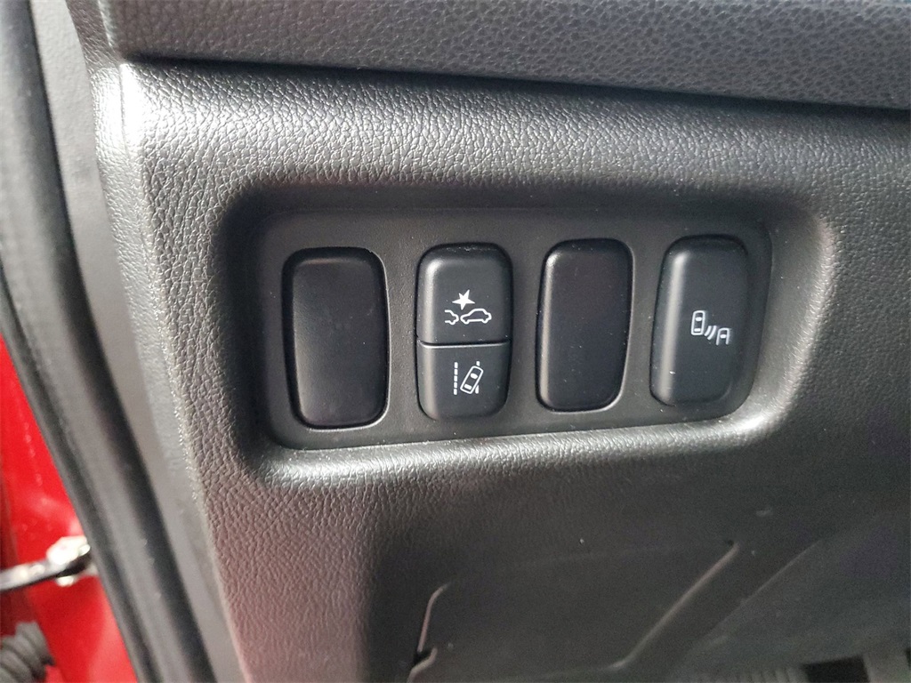 Vehicle image 24 of 31