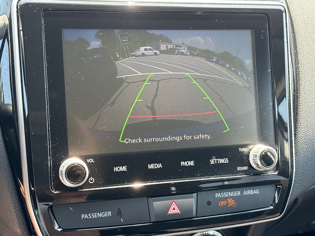 Vehicle image 19 of 24