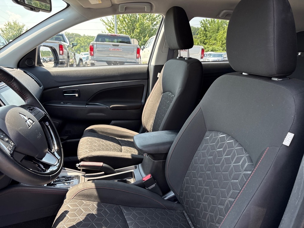 Vehicle image 11 of 24