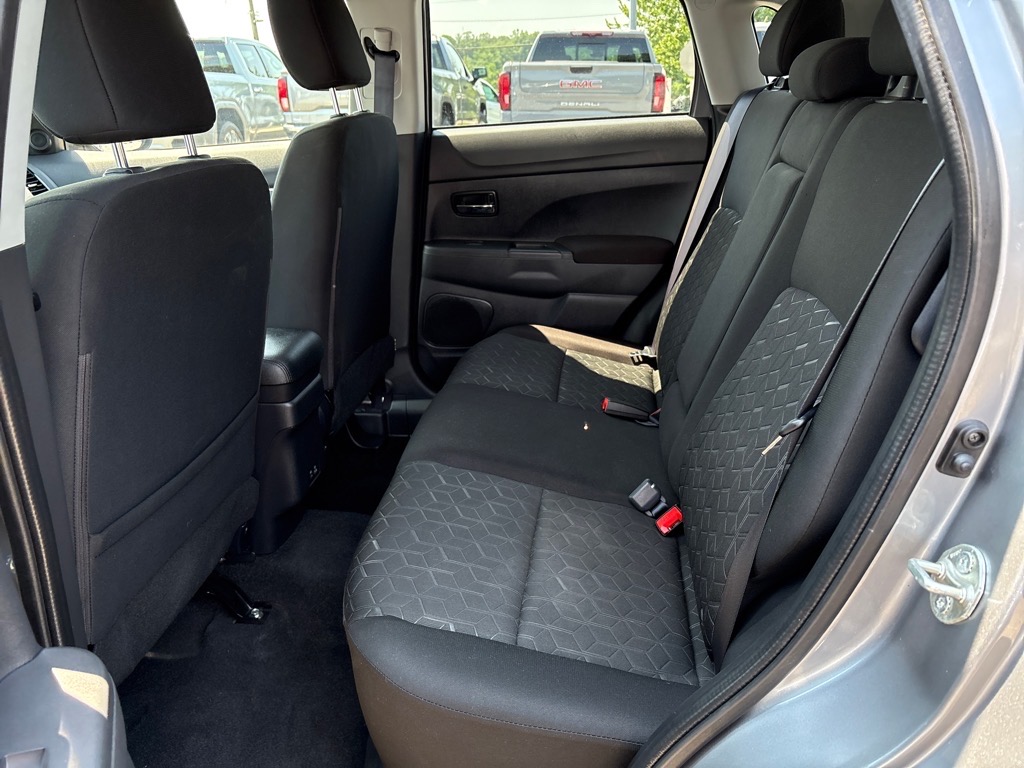 Vehicle image 9 of 24