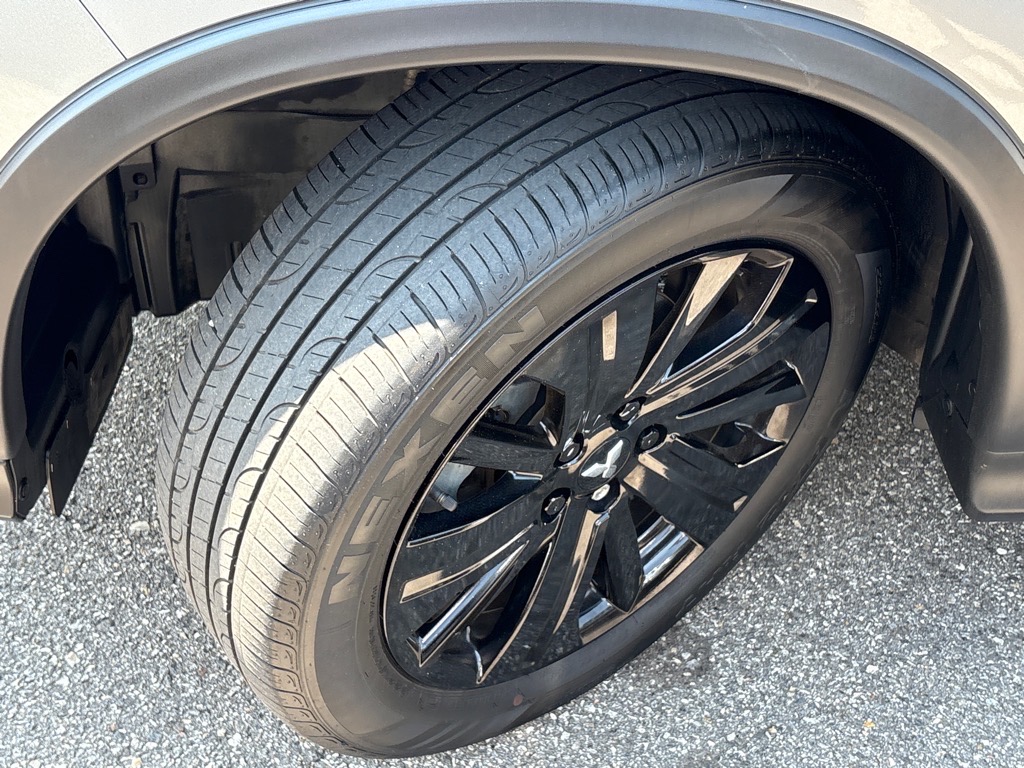 Vehicle image 7 of 24