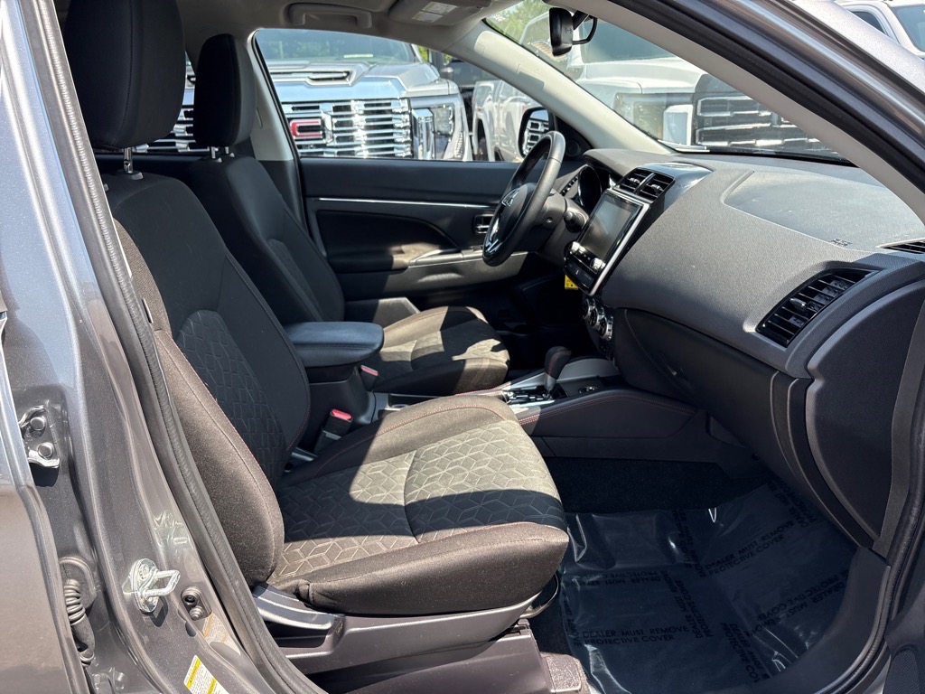 Vehicle image 10 of 24