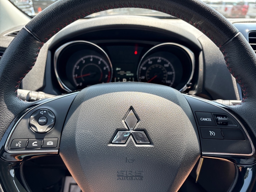 Vehicle image 17 of 24