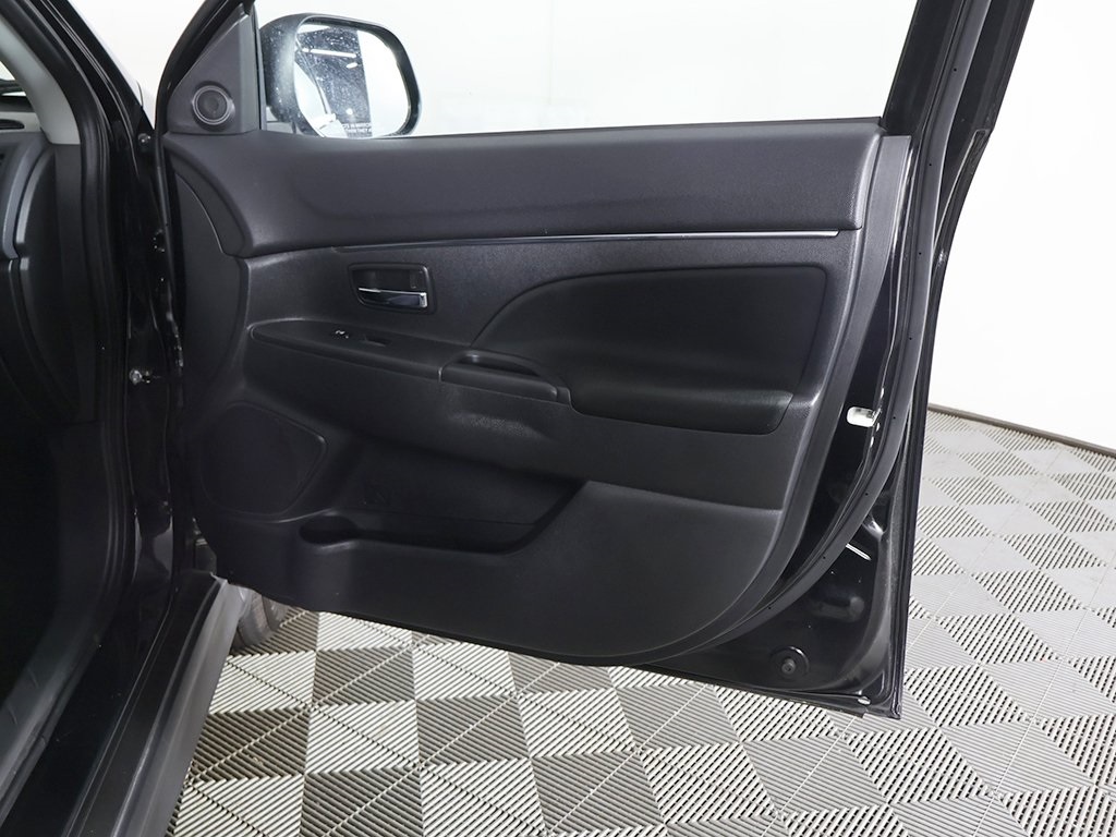 Vehicle image 21 of 49