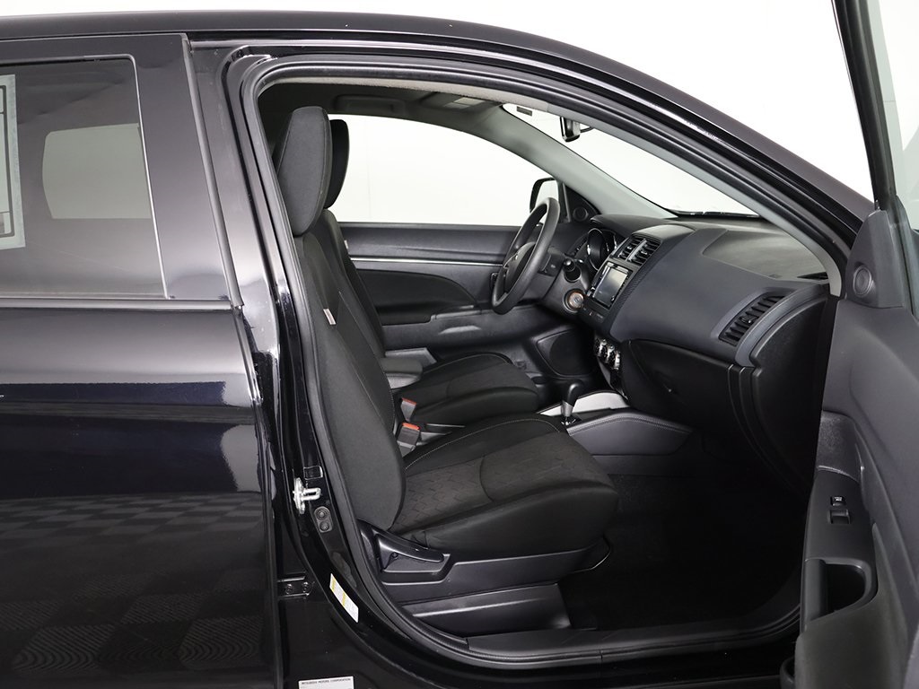 Vehicle image 27 of 49